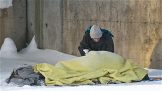 Deux sans-abris dans les rues de Montréal Deux sans-abris dans les rues de Montréal