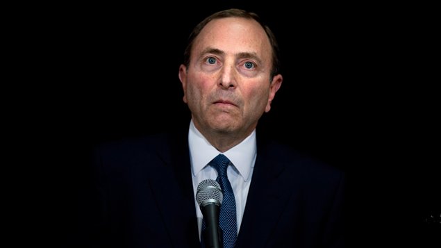 Gary Bettman après la rencontre avec les joueurs Gary Bettman après la rencontre avec les joueurs