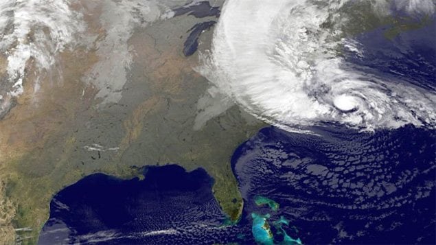 L'ouragan Sandy au large de la côte est américaine L'ouragan Sandy au large de la côte est américaine