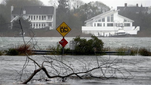 Les inondations à Center Moriches, dans l'État de New York Les inondations à Center Moriches, dans l'État de New York