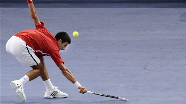 Djokovic s'incline devant l'Américain Sam Querrey 0-6, 7-6 (7/5) et 6-4.
Djokovic s'incline devant l'Américain Sam Querrey 0-6, 7-6 (7/5) et 6-4.