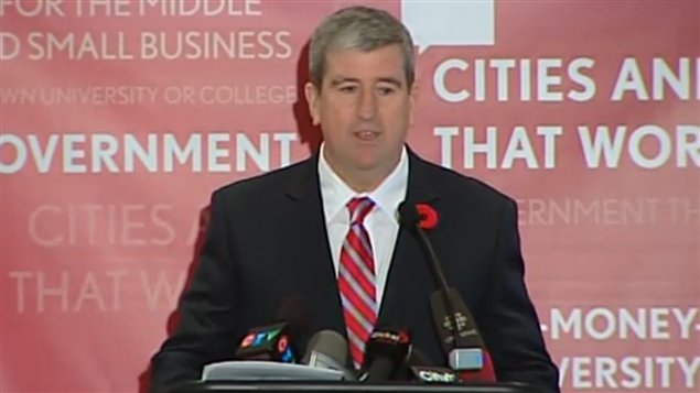 Glen Murray annonce sa candidature à la direction du Parti libéral de l'Ontario. Glen Murray annonce sa candidature à la direction du Parti libéral de l'Ontario.