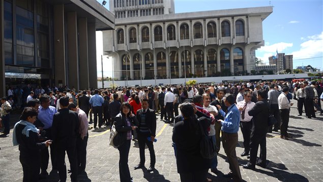 Des milliers de personnes sont sorties dans les rues dans la capitale Des milliers de personnes sont sorties dans les rues dans la capitale