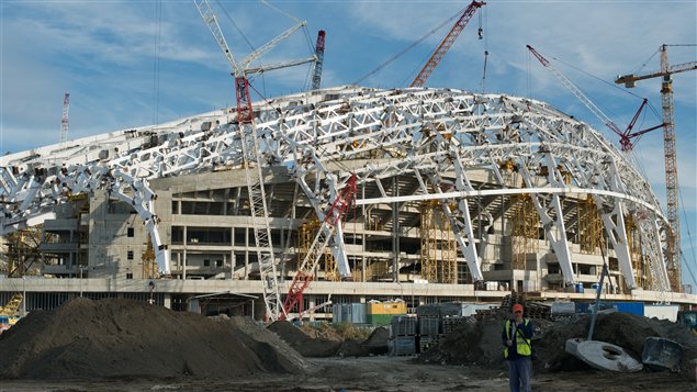 Le Stade olympique Fisht accueillera les cérémonies d'ouverture, de clôture et de remises de médailles pendant les Jeux de Sotchi. Le Stade olympique Fisht accueillera les cérémonies d'ouverture, de clôture et de remises de médailles pendant les Jeux de Sotchi.