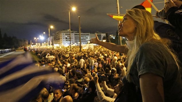 Manifestation près du Parlement grec dans la nuit de mercredi à jeudi Manifestation près du Parlement grec dans la nuit de mercredi à jeudi