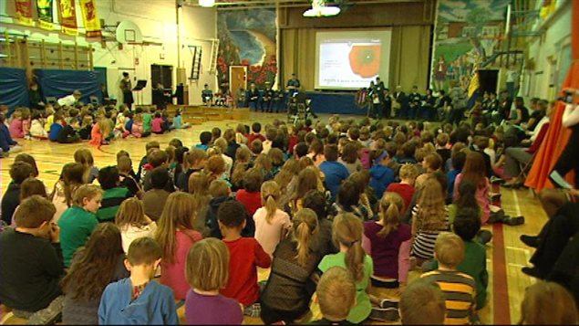 Quelque 200 élèves de l'École Dieppe ont organisé une journée de commémoration pour les anciens combattants. Quelque 200 élèves de l'École Dieppe ont organisé une journée de commémoration pour les anciens combattants.