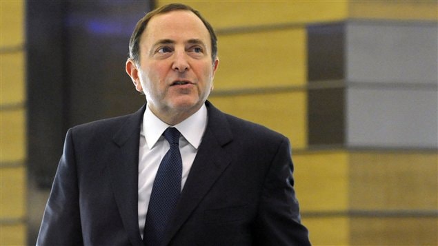 Le commissaire de la LNH, Gary Bettman, après la quatrième journée de discussions à New York Le commissaire de la LNH, Gary Bettman, après la quatrième journée de discussions à New York