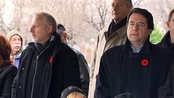 Les ministres Jean-François Lisée et Bernard Drainville au cimetière Notre-Dame-des-Neiges Les ministres Jean-François Lisée et Bernard Drainville au cimetière Notre-Dame-des-Neiges