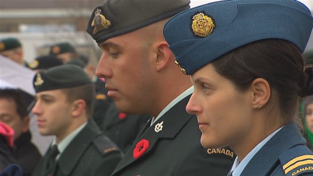 Des centaines de militaires ont participé à la cérémonie pour le jour du Souvenir à la base militaire de Valcartier. Des centaines de militaires ont participé à la cérémonie pour le jour du Souvenir à la base militaire de Valcartier.