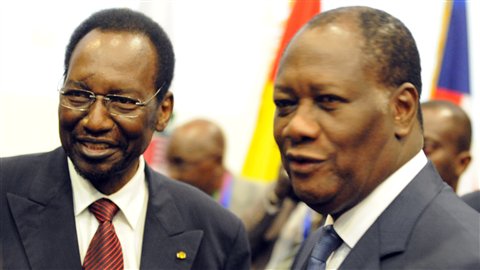 Le président intérimaire du Mali, Dioncounda Traoré (à gauche), et le président ivoirien, Alassane Ouattara (à droite), au sommet de la CEDEAO. Le président intérimaire du Mali, Dioncounda Traoré (à gauche), et le président ivoirien, Alassane Ouattara (à droite), au sommet de la CEDEAO.
