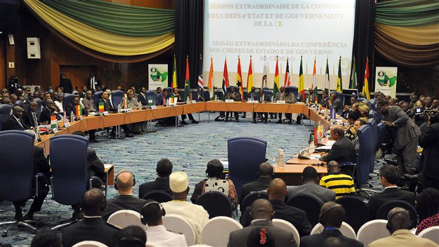 Sommet réunissant les dirigeants des pays membres de la CEDEAO et de quelques autres pays africains à Abuja, au Nigeria. Sommet réunissant les dirigeants des pays membres de la CEDEAO et de quelques autres pays africains à Abuja, au Nigeria.
