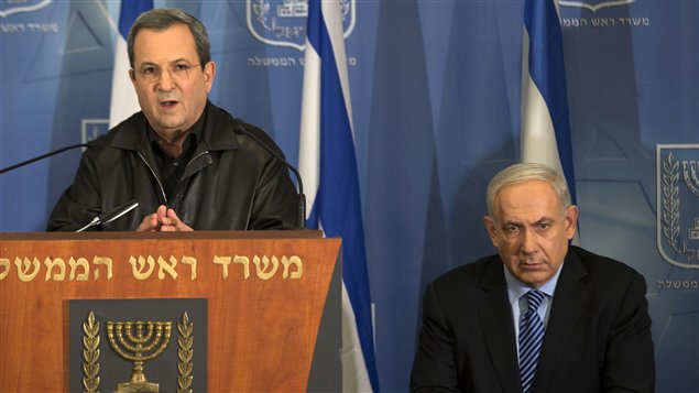 Le ministre israélien de la Défense Ehoud Barak (à gauche) et le premier ministre israélien Benyamin Nétanyahou (à droite) à Tel-Aviv le 14 novembre 2012. Le ministre israélien de la Défense Ehoud Barak (à gauche) et le premier ministre israélien Benyamin Nétanyahou (à droite) à Tel-Aviv le 14 novembre 2012.