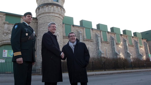 Le premier ministre Harper en compagnie du maire de Québec, Régis Labeaume Le premier ministre Harper en compagnie du maire de Québec, Régis Labeaume