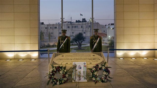 Le mausolée de Yasser Arafat, à Ramallah en Cisjordanie, dont le corps est exhumé pour savoir s'il a été empoisonné. Le mausolée de Yasser Arafat, à Ramallah en Cisjordanie, dont le corps est exhumé pour savoir s'il a été empoisonné.