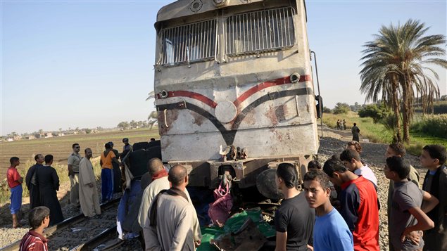 Des Égyptiens sur les liens de l'accident Des Égyptiens sur les liens de l'accident