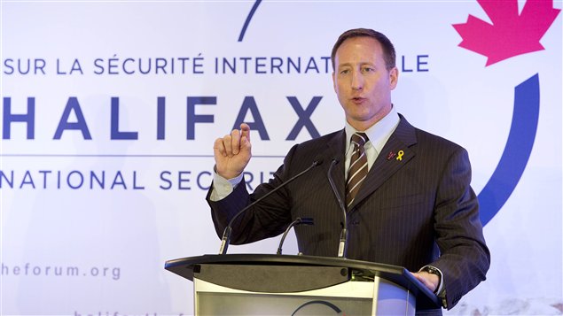 Le ministre de la Défense, Peter MacKay, au Forum sur la sécurité internationale de Halifax, le 18 novembre 2012. Le ministre de la Défense, Peter MacKay, au Forum sur la sécurité internationale de Halifax, le 18 novembre 2012.