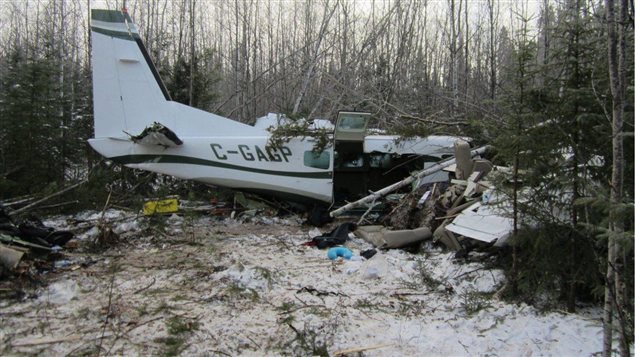 L'appareil A12C0154 de type Cessna 208 qui s'est écrasé le dimanche 18 novembre 2012 près de l'aéroport de Snow Lake, dans le nord du Manitoba L'appareil A12C0154 de type Cessna 208 qui s'est écrasé le dimanche 18 novembre 2012 près de l'aéroport de Snow Lake, dans le nord du Manitoba