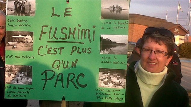 Près de 400 personnes ont manifesté à Hearst pour protester contre les compressions dans le parc provincial Fushimi. Près de 400 personnes ont manifesté à Hearst pour protester contre les compressions dans le parc provincial Fushimi.