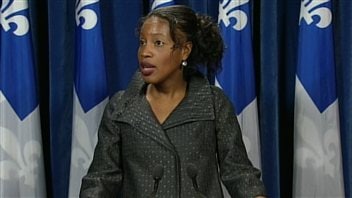 Le ministre Breton n'a « à l'évidence » pas fourni d'explications suffisantes, a affirmé Yolande James devant les journalistes. Le ministre Breton n'a « à l'évidence » pas fourni d'explications suffisantes, a affirmé Yolande James devant les journalistes.