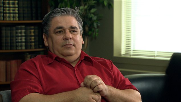 Denis Chalifoux est l'un des anciens pensionnaires de l'Institut des sourds de Montréal qui dit avoir été agressé sexuellement. Denis Chalifoux est l'un des anciens pensionnaires de l'Institut des sourds de Montréal qui dit avoir été agressé sexuellement.