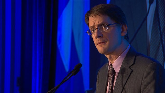 Sylvain Gaudreault prononce un discours lors du dévoilement du livre blanc des municipalités du Québec. Sylvain Gaudreault prononce un discours lors du dévoilement du livre blanc des municipalités du Québec.