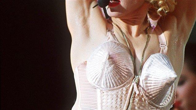Un des corsets portés par Madonna au début des années 90. Un des corsets portés par Madonna au début des années 90.