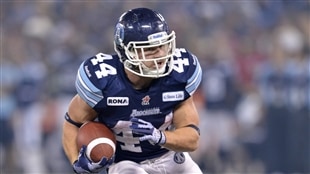 Chad Kackert des Argonauts de Toronto a été élu joueur par excellence du match de la Coupe Grey. Chad Kackert des Argonauts de Toronto a été élu joueur par excellence du match de la Coupe Grey.