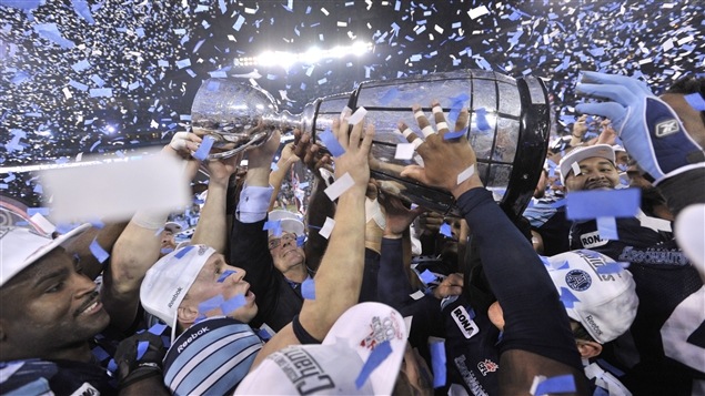 Les Argonauts de Toronto remportent la 100e Coupe Grey. Les Argonauts de Toronto remportent la 100e Coupe Grey.