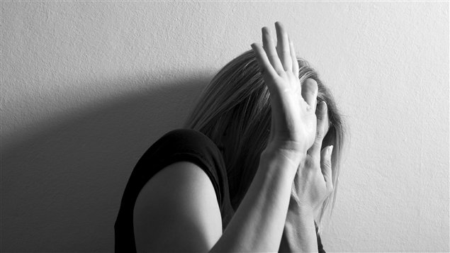 La violence envers les femmes suscite encore des préjugés La violence envers les femmes suscite encore des préjugés