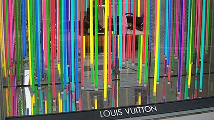 La vitrine néon de Louis Vuitton à New York La vitrine néon de Louis Vuitton à New York