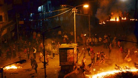 Une manifestation a tourné à l'émeute sur la place Tahrir, au Caire, en Égypte. Une manifestation a tourné à l'émeute sur la place Tahrir, au Caire, en Égypte.