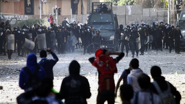 Des affrontements ont eu lieu, au Caire, entre opposants au président Morsi et les forces de l'ordre. Des affrontements ont eu lieu, au Caire, entre opposants au président Morsi et les forces de l'ordre.