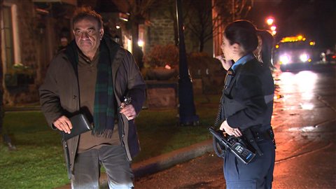 L'homme d'affaires Ari Ben-Menashe, arrivé sur les lieux de l'incendie. L'homme d'affaires Ari Ben-Menashe, arrivé sur les lieux de l'incendie.