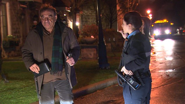 L'homme d'affaires Ari Ben-Menashe, arrivé sur les lieux de l'incendie. L'homme d'affaires Ari Ben-Menashe, arrivé sur les lieux de l'incendie.