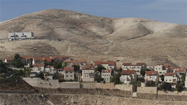 Vue sur l'impantation israélienne de Maaleh Adumin, près de Jerusalem. Vue sur l'impantation israélienne de Maaleh Adumin, près de Jerusalem.
