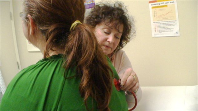 L'infirmière praticienne Karen Moore-Edwards L'infirmière praticienne Karen Moore-Edwards