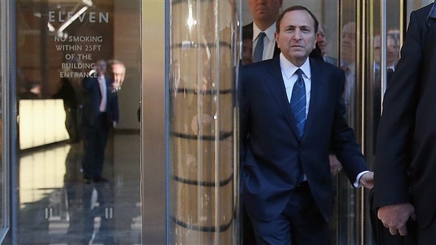Le commissaire de la LNH Gary Bettman après la rencontre des gouverneurs à New York Le commissaire de la LNH Gary Bettman après la rencontre des gouverneurs à New York