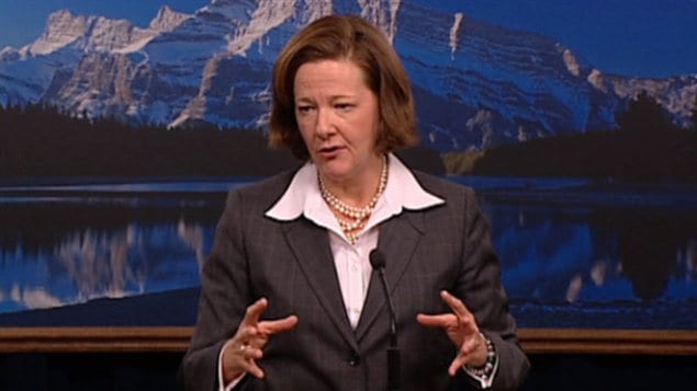 La première ministre de l'Alberta, Alison Redford, en conférence de presse, le 6 décembre 2012. La première ministre de l'Alberta, Alison Redford, en conférence de presse, le 6 décembre 2012.