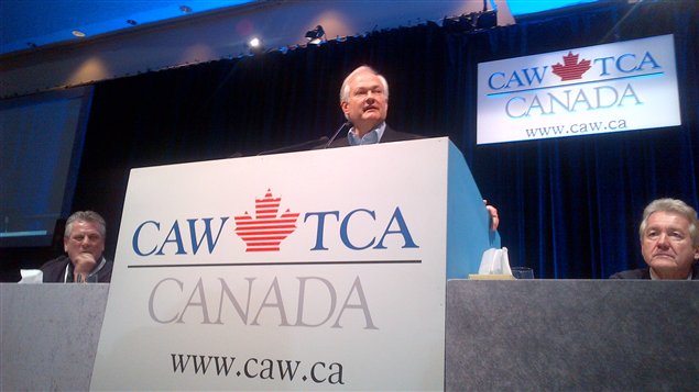 Le directeur de l'Association des joueurs de la LNH, Don Fehr, s'adresse samedi après-midi aux membres du syndicat des Travailleurs canadiens de l'automobile (TCA).
Le directeur de l'Association des joueurs de la LNH, Don Fehr, s'adresse samedi après-midi aux membres du syndicat des Travailleurs canadiens de l'automobile (TCA).