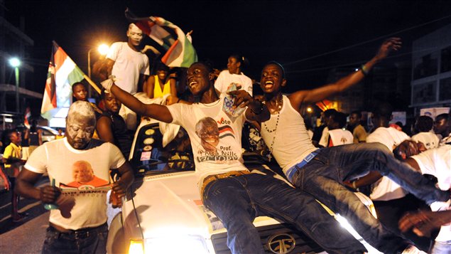 Des partisans du président élu au Ghana célèbrent sa victoire à Accra. Des partisans du président élu au Ghana célèbrent sa victoire à Accra.