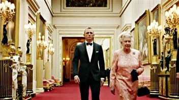 Sa Majesté Elizaberth II et James Bond Sa Majesté Elizaberth II et James Bond