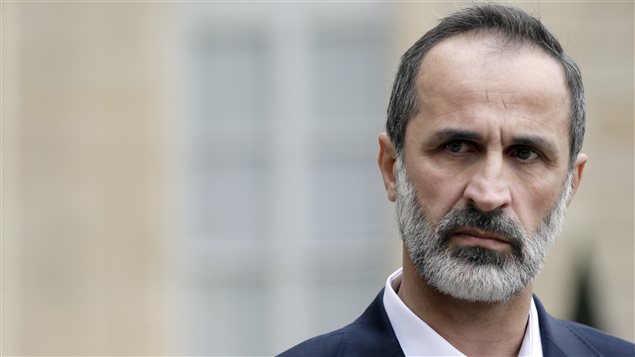 Le chef de la nouvelle coalition syrienne, Ahmed Moaz Al-Khatib, en novembre 2012. Le chef de la nouvelle coalition syrienne, Ahmed Moaz Al-Khatib, en novembre 2012.