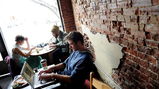 Achat en ligne dans un café Achat en ligne dans un café
