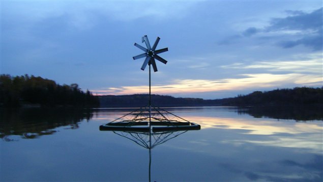 Une éolienne sur le lac Savard, à Rouyn-Noranda Une éolienne sur le lac Savard, à Rouyn-Noranda
