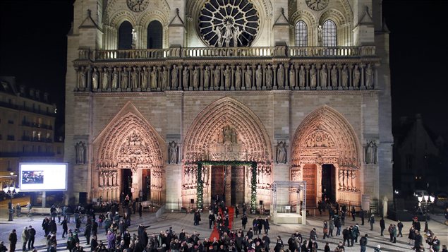 La France a amorcé le 12 décembre 2012 le début des festivités du 850e anniversaire de la cathédrale Notre-Dame de Paris. La France a amorcé le 12 décembre 2012 le début des festivités du 850e anniversaire de la cathédrale Notre-Dame de Paris.