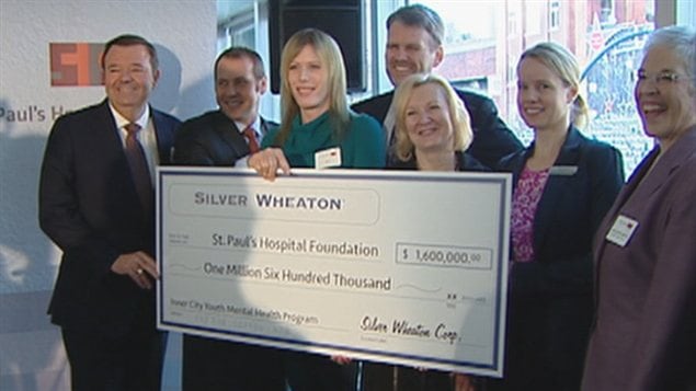 Le chèque de Silver Wheaton présenté à Vancouver Le chèque de Silver Wheaton présenté à Vancouver