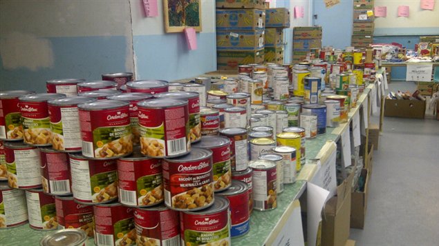 Épicerie populaire de Noël du Centre Bernard-Hamel à Rouyn-Noranda. Épicerie populaire de Noël du Centre Bernard-Hamel à Rouyn-Noranda.