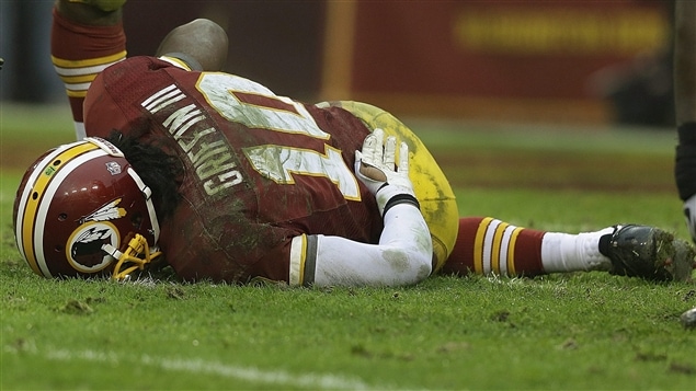 Robert Griffin III des Redskins de Washington s'est blessé au genou droit dans un match contre les Ravens de Baltimore. Robert Griffin III des Redskins de Washington s'est blessé au genou droit dans un match contre les Ravens de Baltimore.