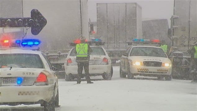 Le carambolage perturbe énormément la circulation sur l'autoroute 40 ouest. Le carambolage perturbe énormément la circulation sur l'autoroute 40 ouest.
