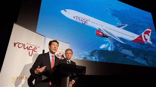 Un vol reliant Montréal à Athènes sera offert par le transporteur à bas prix Air Canada rouge. Un vol reliant Montréal à Athènes sera offert par le transporteur à bas prix Air Canada rouge.